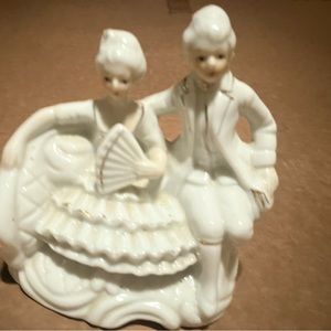 Figurine bibelot. Couple Louis XV